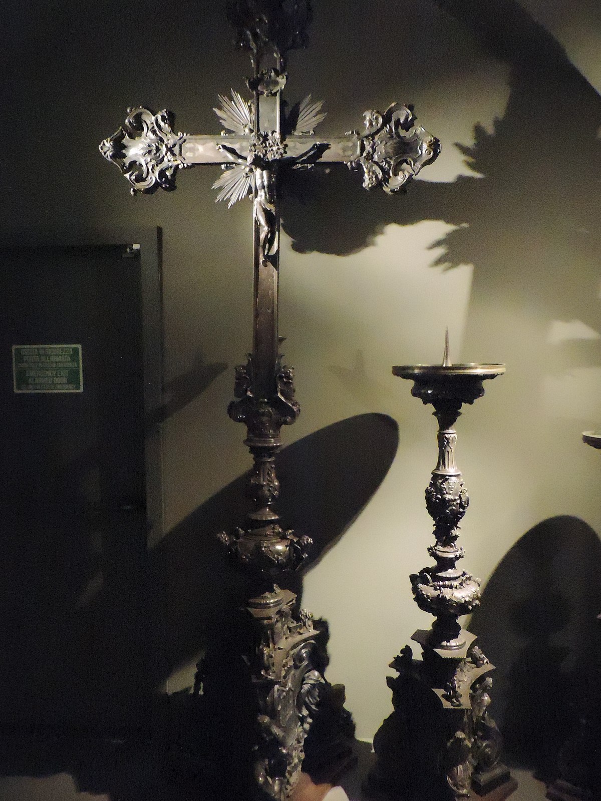 1200px Museo del Duomo Milan Borromeo cross and candlesticks Pietro Francesco da Como and Melchion Prata 1602 1604