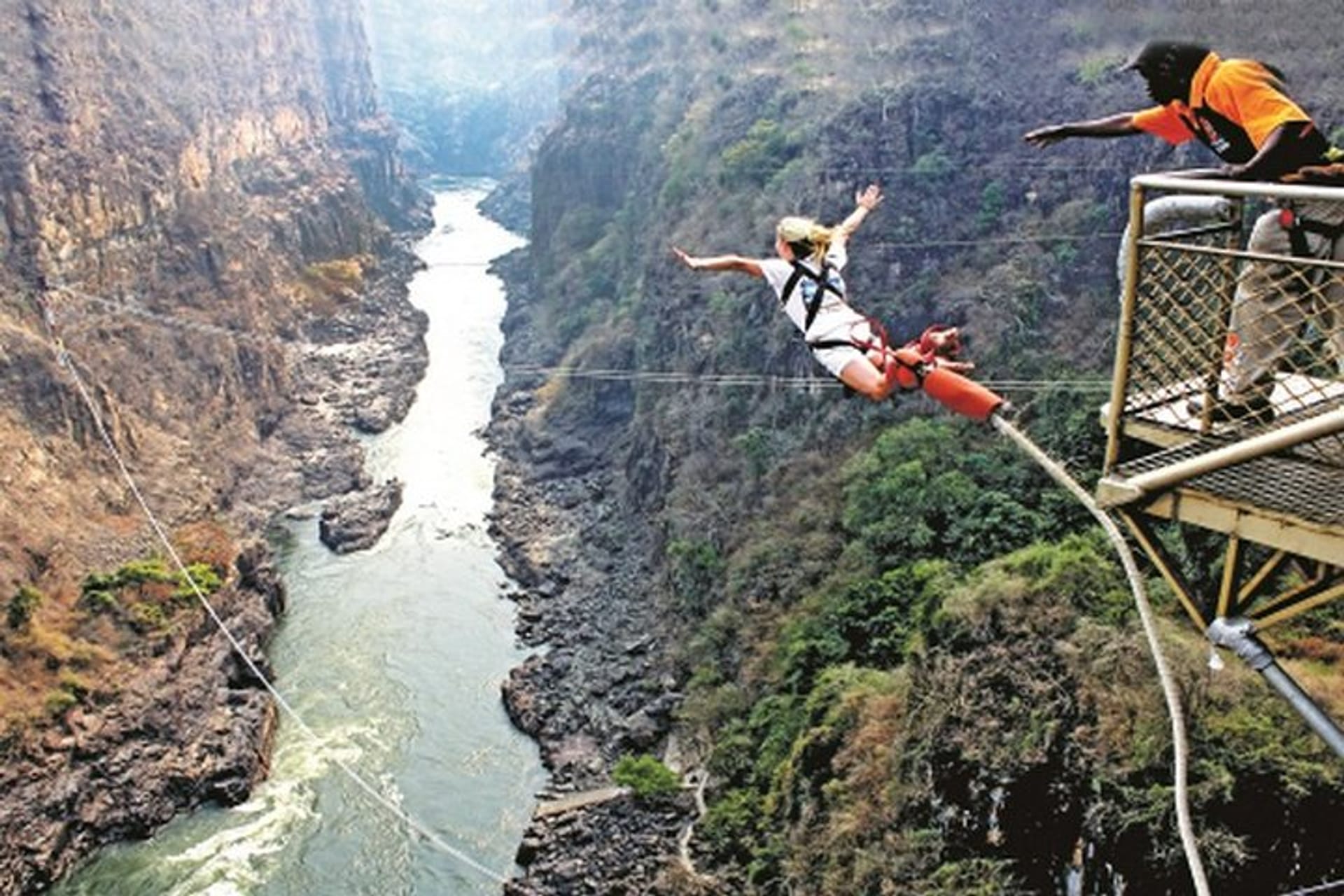 285c7376 bf7e 426a 8761 c399eaaa4021 bungee jumping at the victoria falls bridge