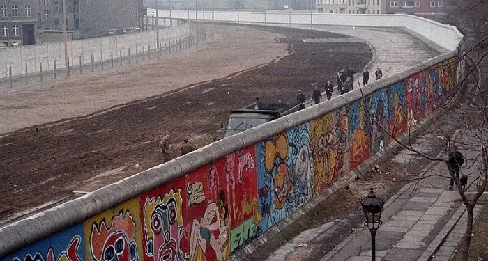 Interesting Facts About the Berlin Wall FactsAsk